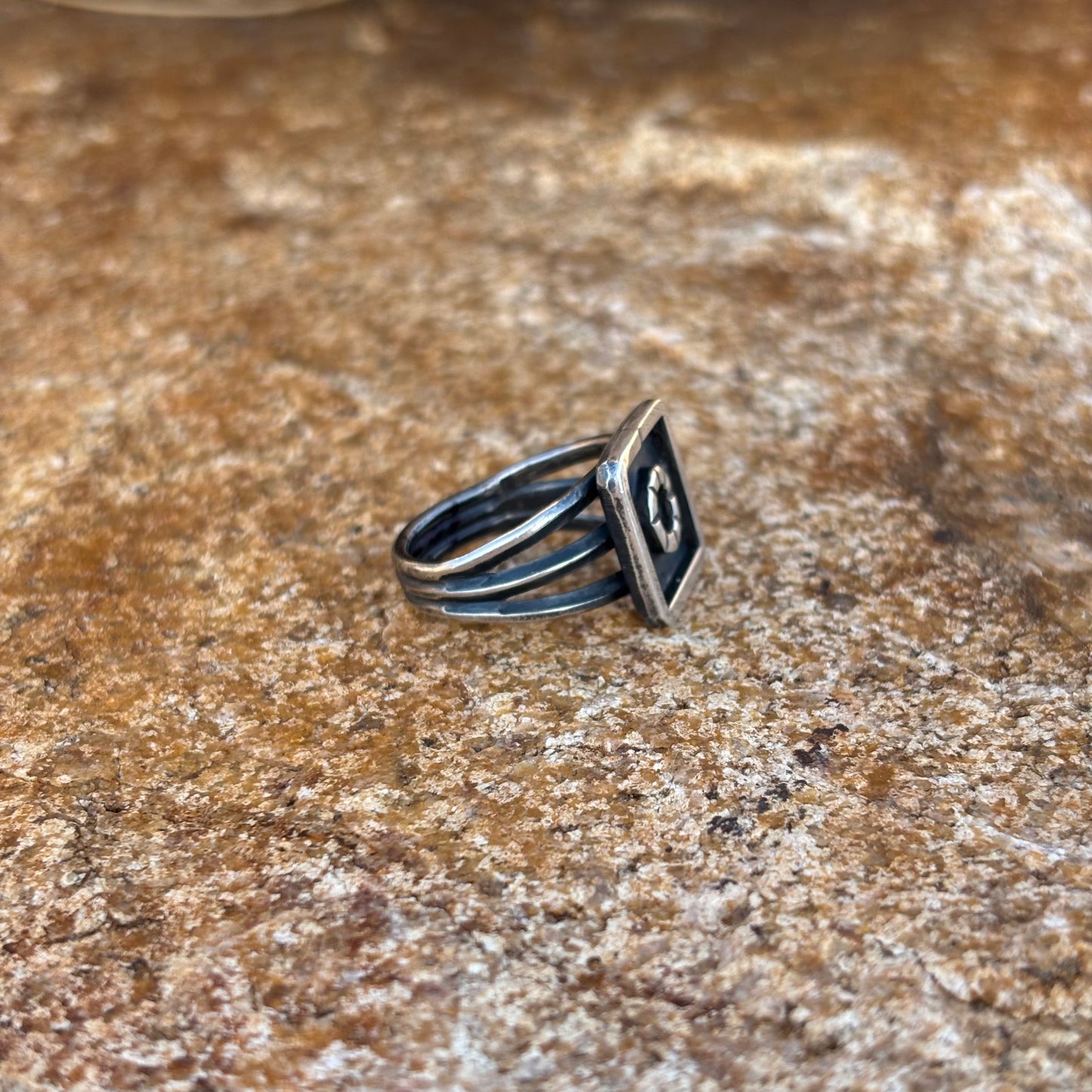 Square shadow box ring with triple shank (size 7 3/4)