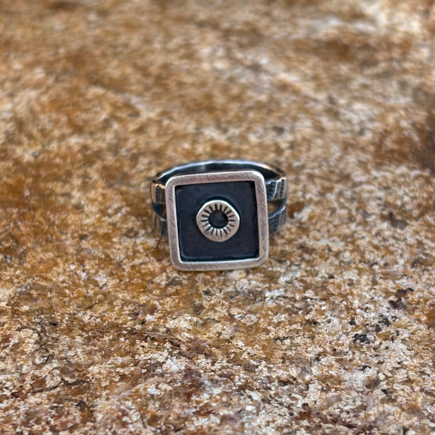 Square shadow box ring with split shank (size 9 1/4)