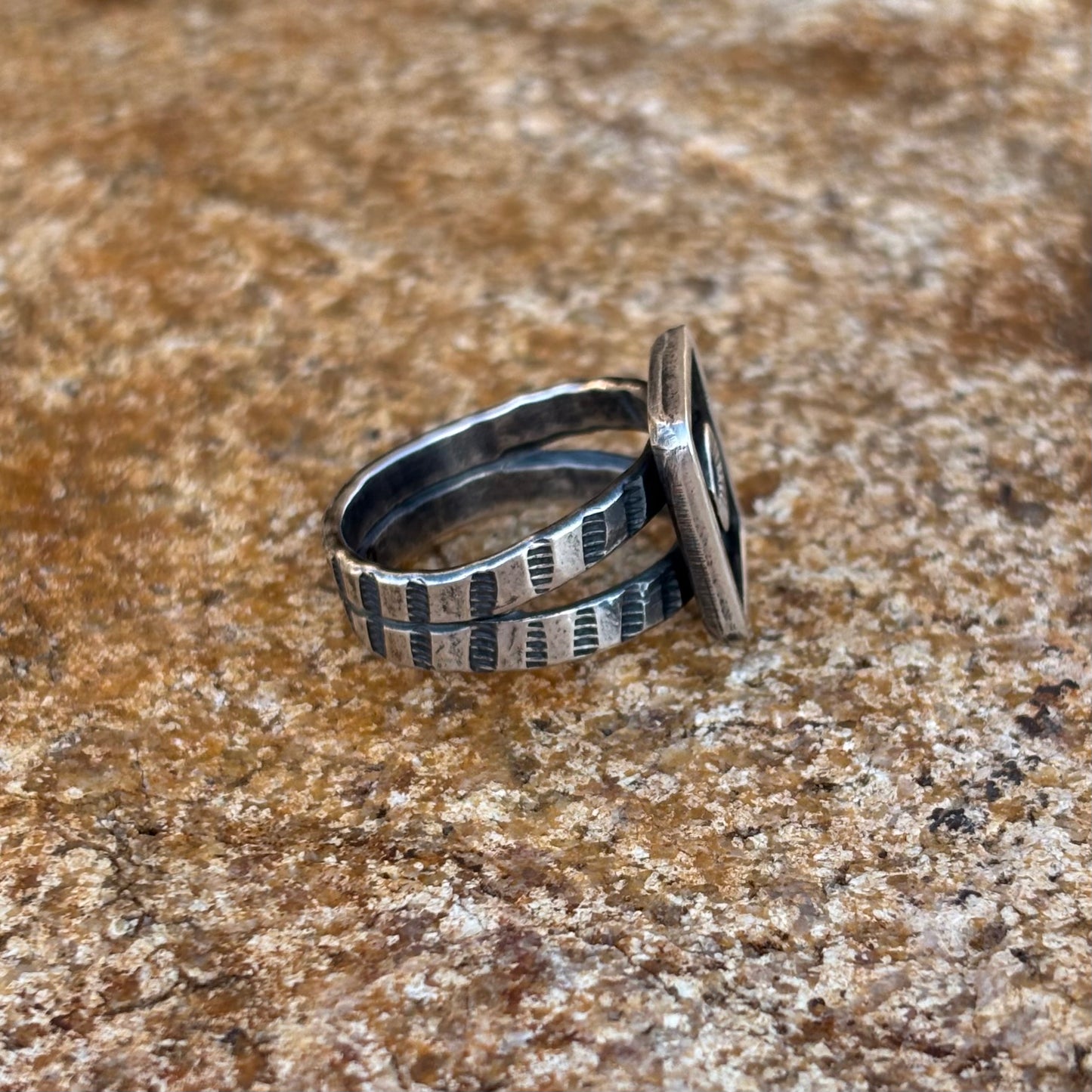 Square shadow box ring with split shank (size 9 1/4)